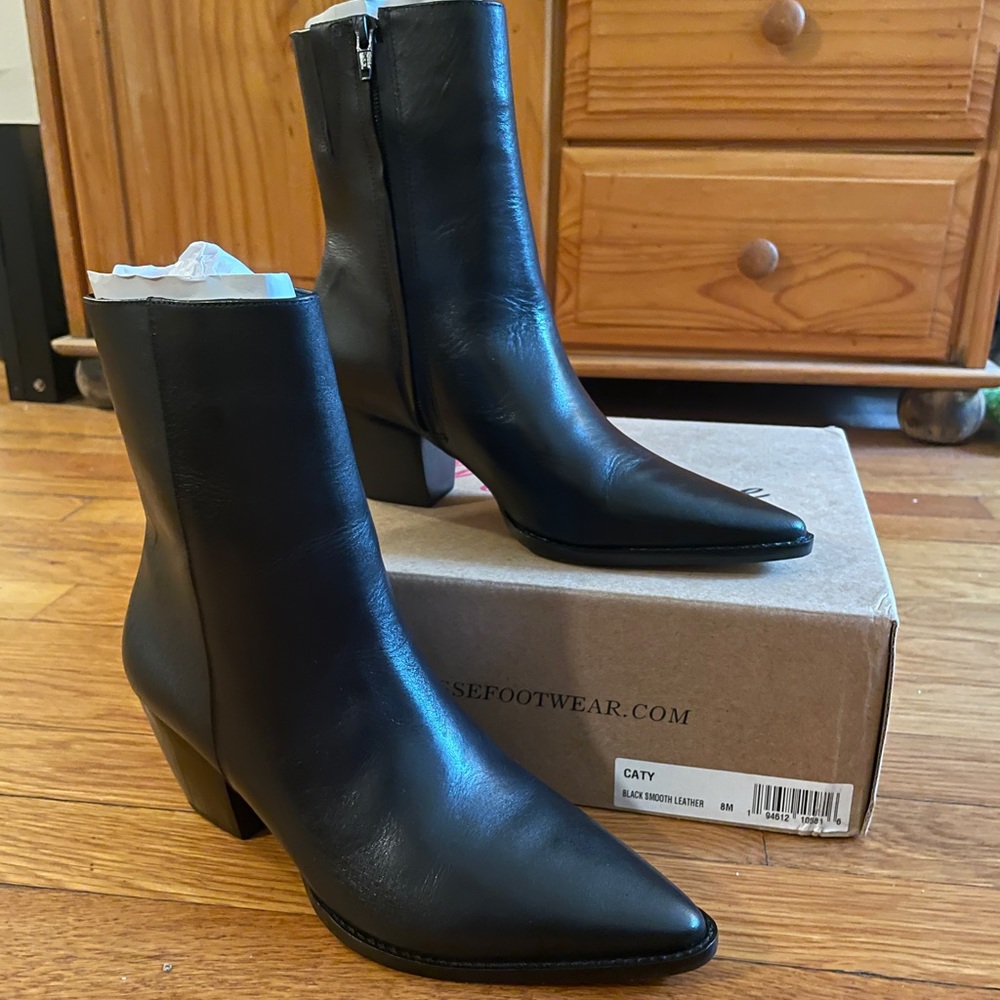 BRAND NEW w/ box Matisse Smooth Black Caty Boot. Perfect condition.